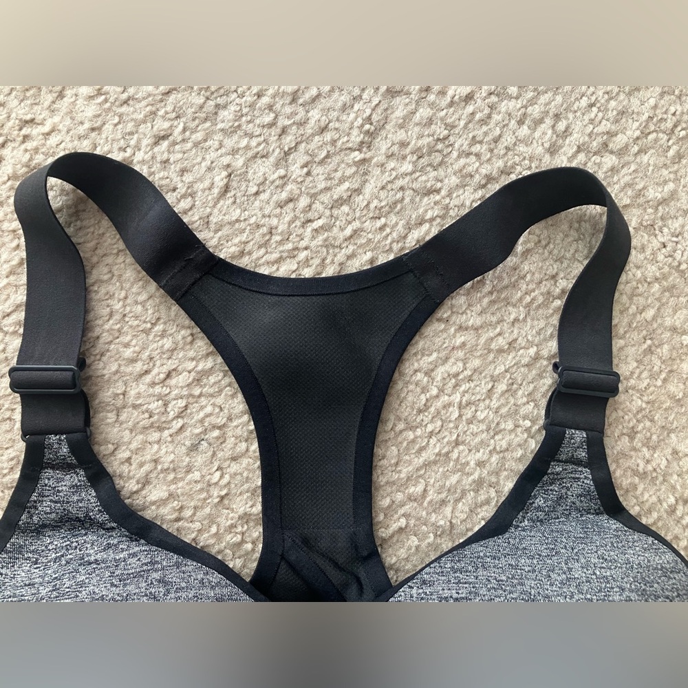 VICTORIA’S SECRET 🖤🩶 sexy sports bra - Picture 2 of 12